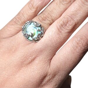 Leafy Abalone-Style Statement Ring – Round Iridescent Cabochon, Silver Tone Band